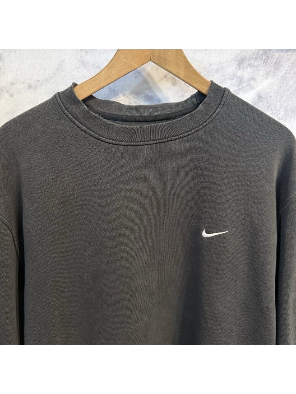Vintage Y2K Nike Crewneck Sweatshirt Large Faded Black Embroidered Mini Swoosh L